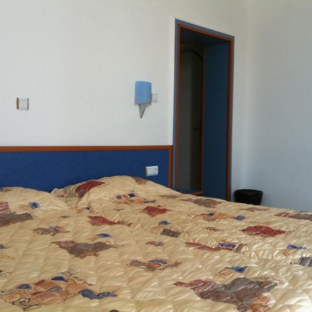 Rusalka Holiday Village Kamen Bryag Room photo