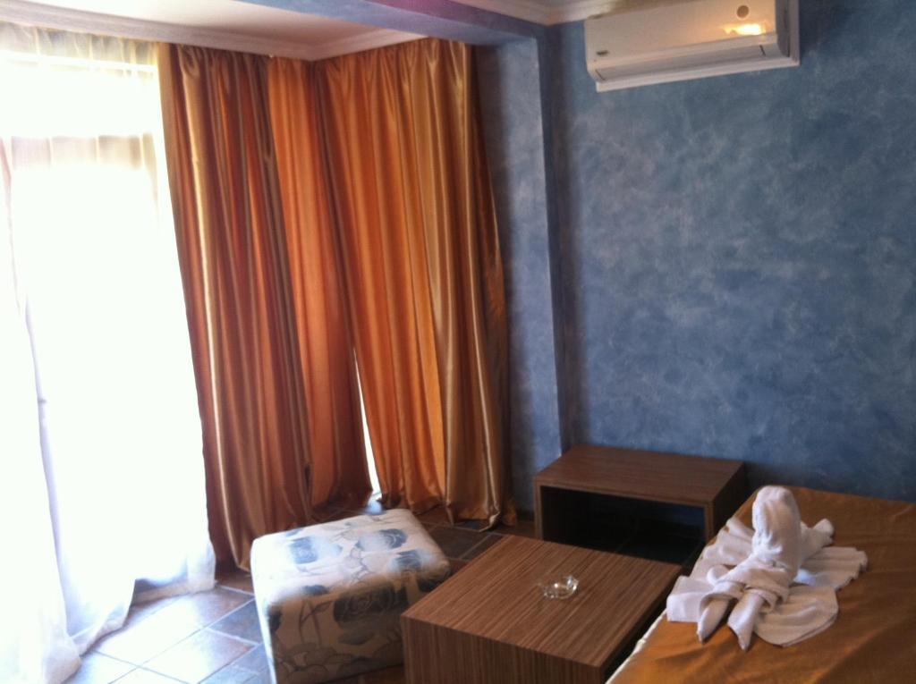 Rusalka Holiday Village Kamen Bryag Room photo